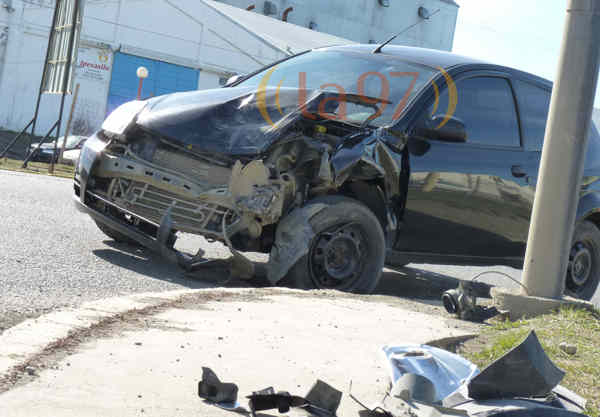 La excesiva velocidad y la violación de la luz roja del semáforo provocaron otro accidente este sábado.