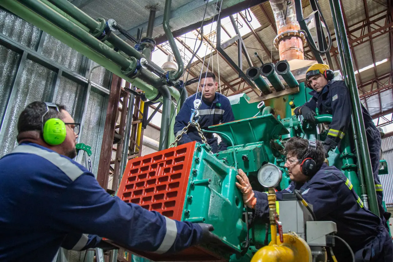 Llegaron los repuestos y siguen trabajando en la energía de Tolhuin