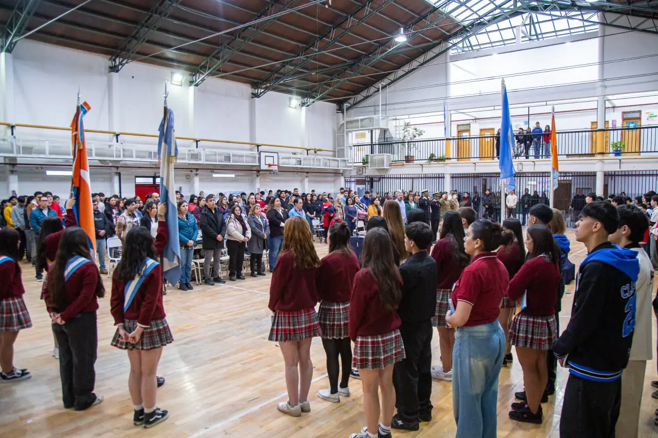 Estudiantes de Tolhuin prometieron lealtad a la Constitución Provincial