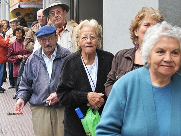 Exministro de Macri propuso elevar la edad jubilatoria e igualarla en 68 años para hombres y mujeres