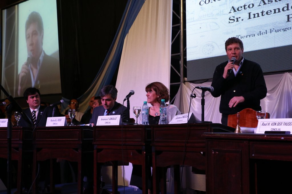 gustavo melella presentando su nuevo gabinete 2