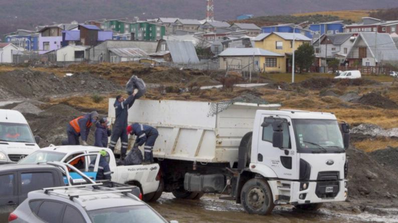 Investigarán a los responsables de arrojar escombros en la costa de Ushuaia