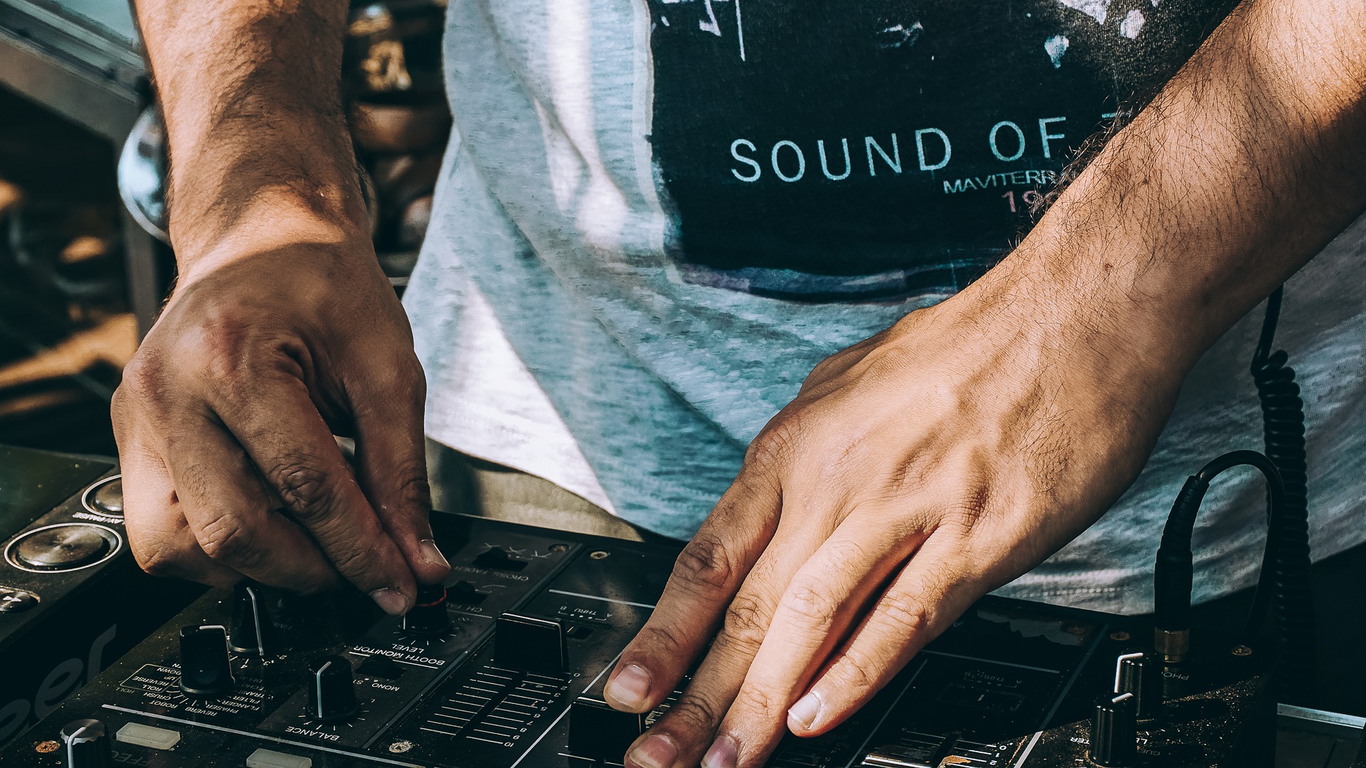 dj2