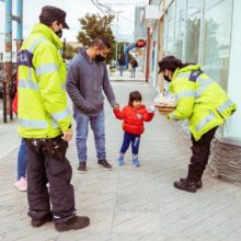 policia de la provincia repartio huevos de pascua