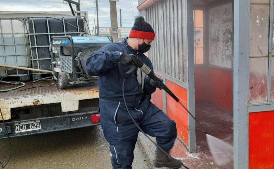 continua el intenso operativo de limpieza y desinfeccion de garitas