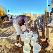 el gobierno provincial asiste con abastecimieno de agua potable a familias de rio grande