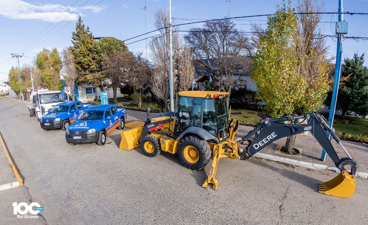 el intendente presento nueva flota de vehiculos y maquinaria