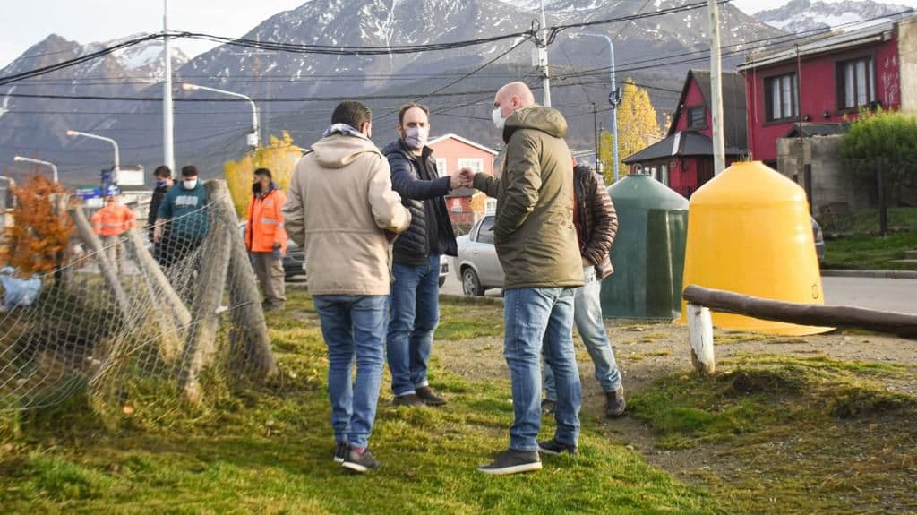 el municipio realizo trabajos de limpieza en barrio malvinas y dialogo con vecinos