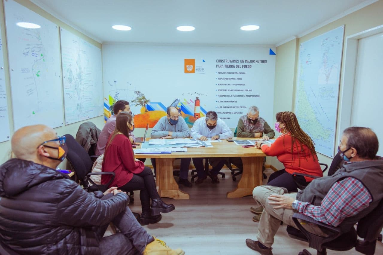 gobierno presento a empresas turisticas el proyecto de obra del puerto comercial de ushuaia