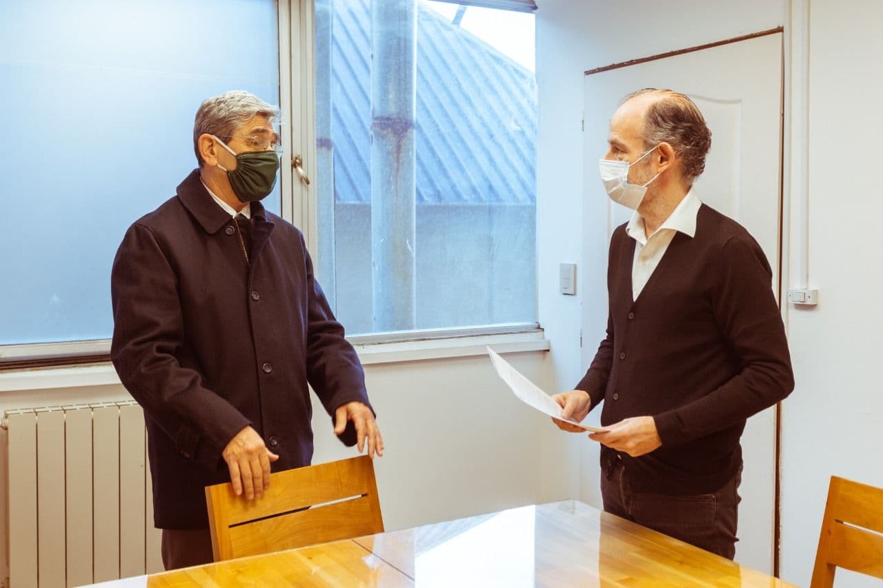 gobierno rubrico un acuerdo con el consejo profesional de agrimensura para implementar la firma digital