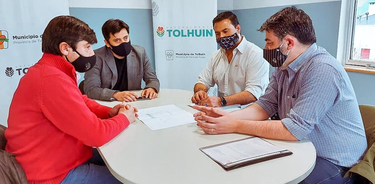 gobierno y el municipio de tolhuin para ampliar los servicios de agua potable y cloacas