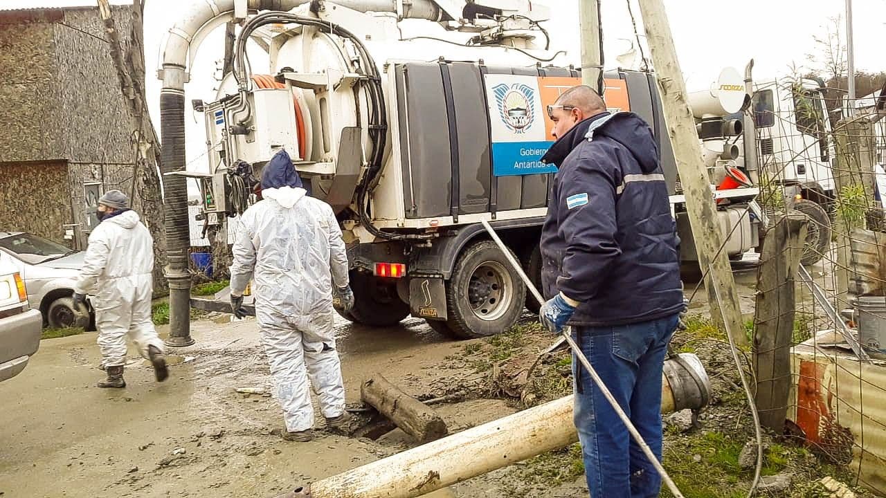 la dposs reforzo el mantenimiento de los sistemas cloacales de zonas altas previo a las primeras nevadas