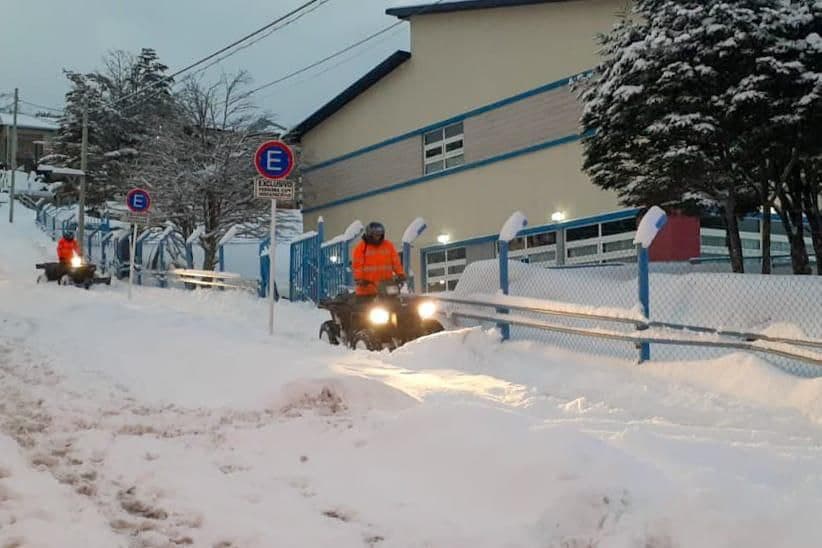 limpieza de nieve en escuelas