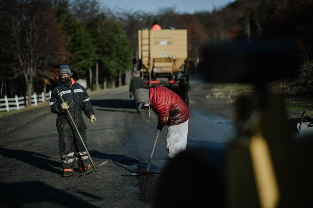 trabajos de bacheo y reparaciones en la calle martial