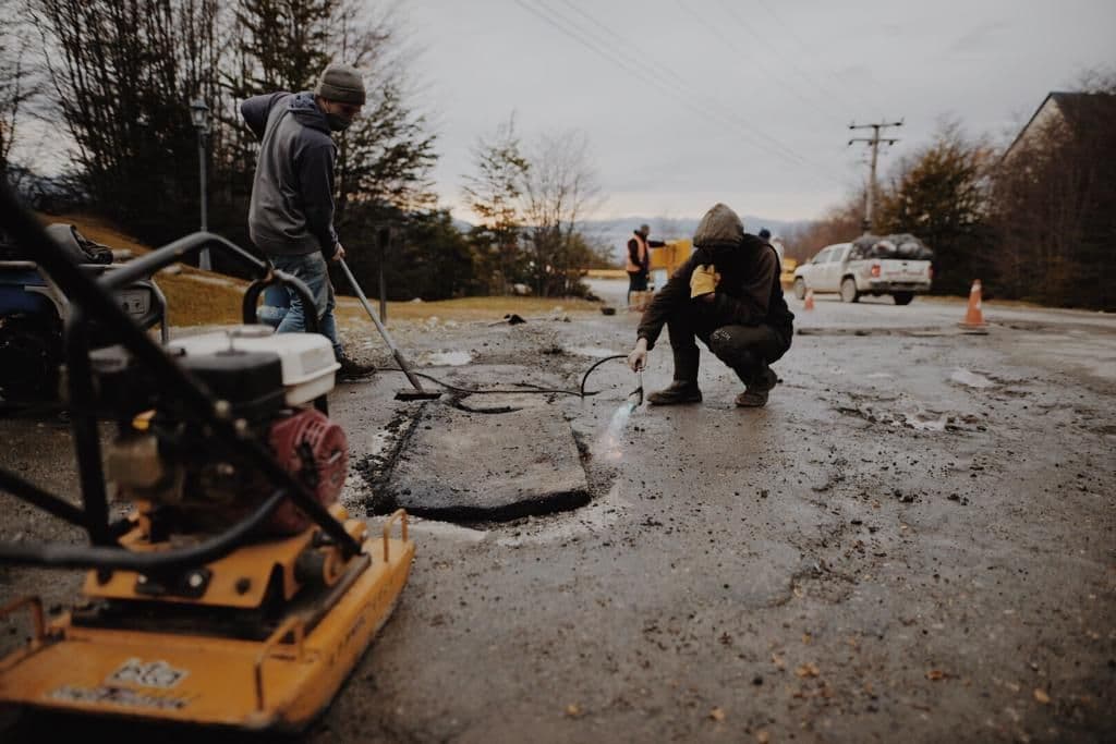 ushuaia realiza trabajos de bacheo