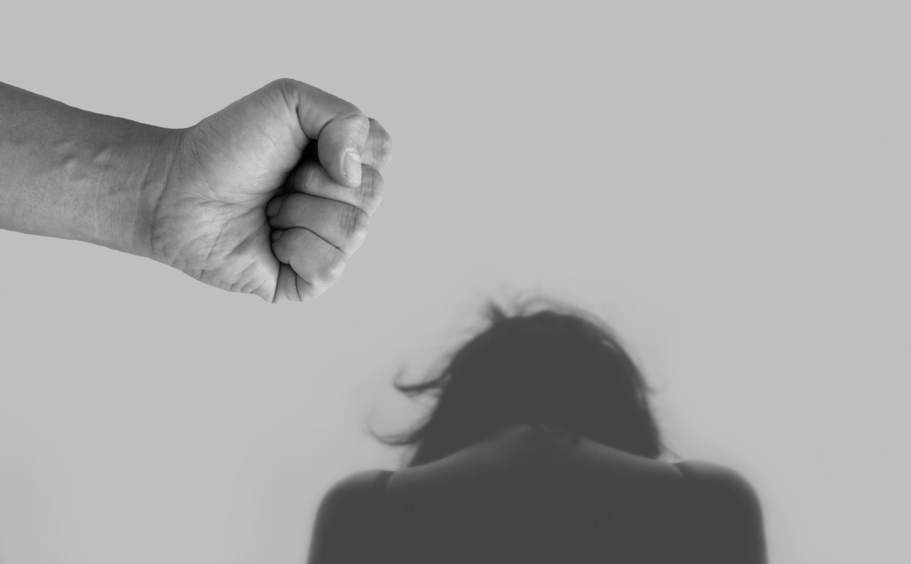 Un año de prisión para un hombre por violencia de género