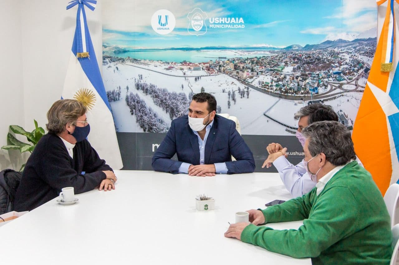 vuoto con el obispo santa cruz y tierra del fuego jorge garcia cuerva