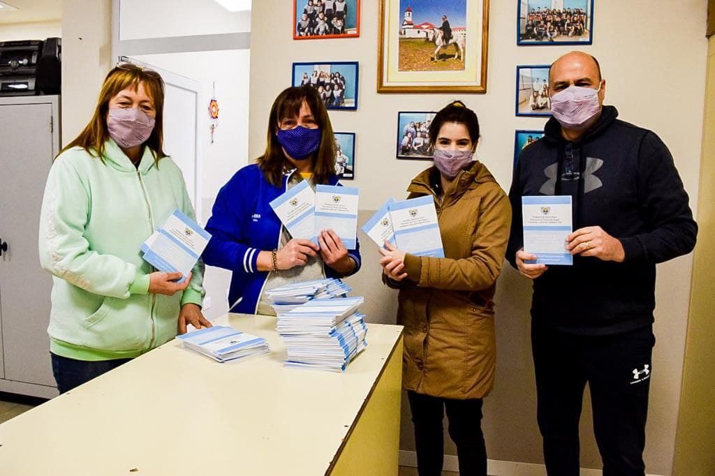 entrega de constituciones provinciales a colegios secundarios