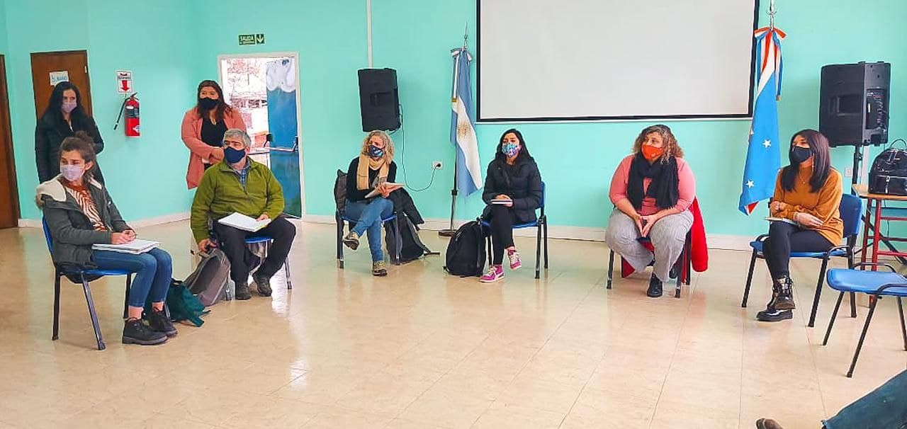 la ministra castiglione se reunio con la comunidad rafaela ishton de tolhuin
