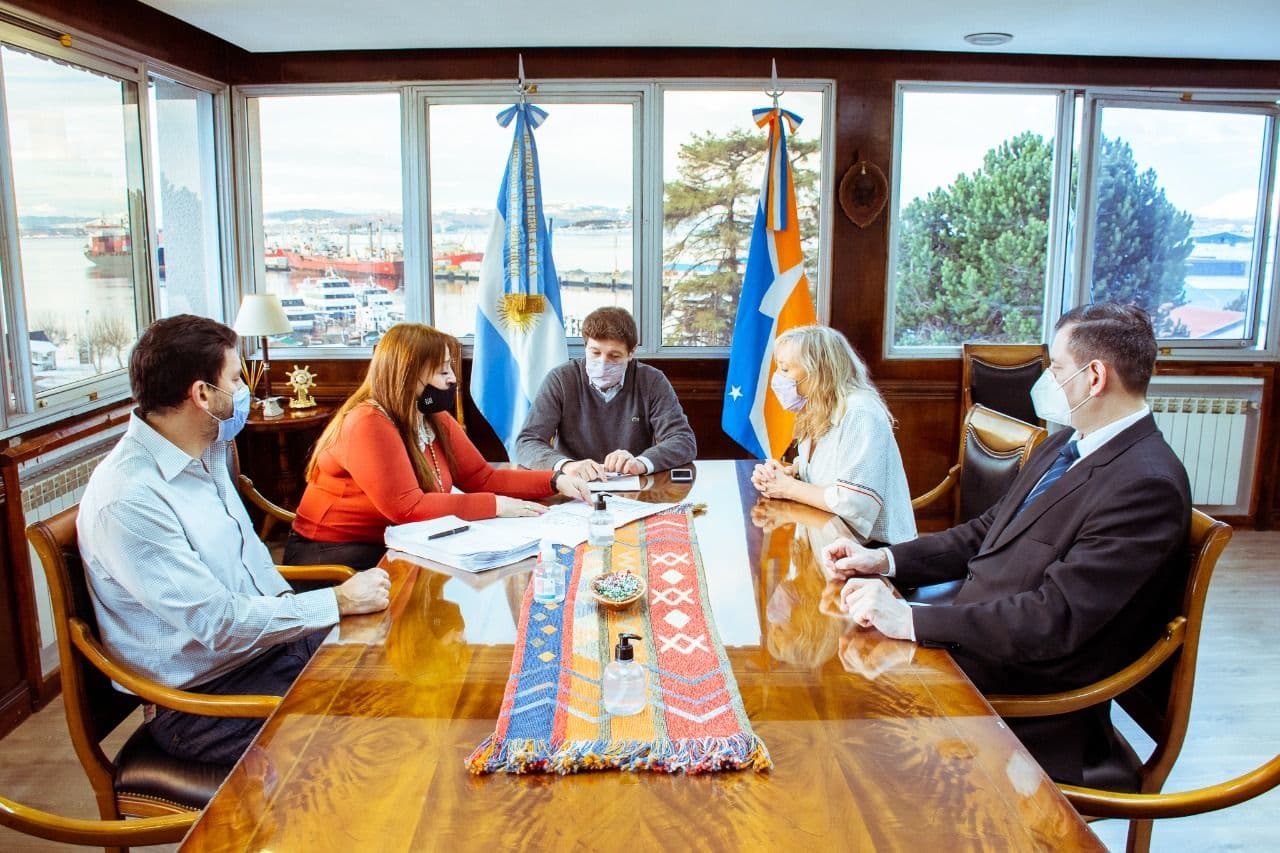 melella firmo el llamado a licitacion para construir la nueva comisaria en el b san vicente de paul de ushuaia