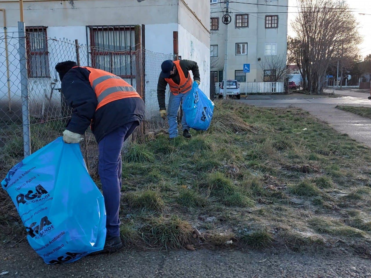 operativo de limpieza en distintos barrios de la ciudad