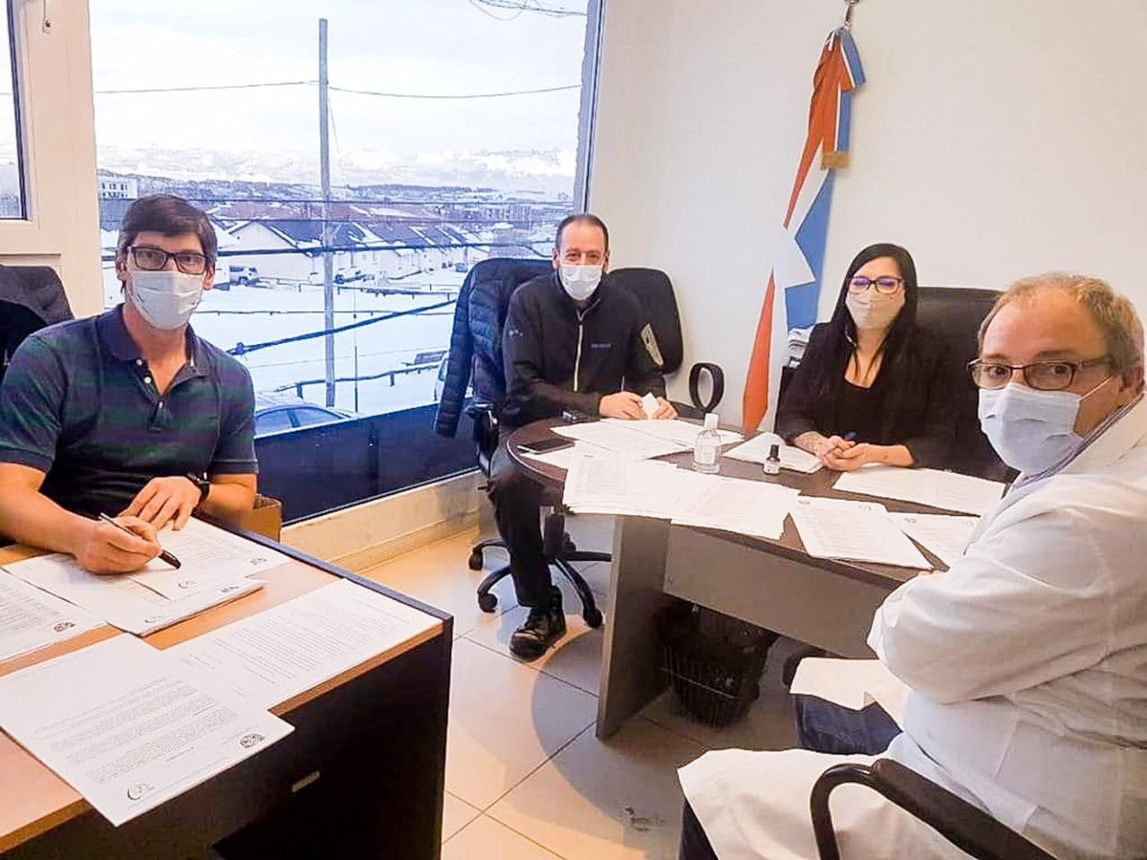 osef firmo nuevo convenio con equipo de cirujanos de ushuaia