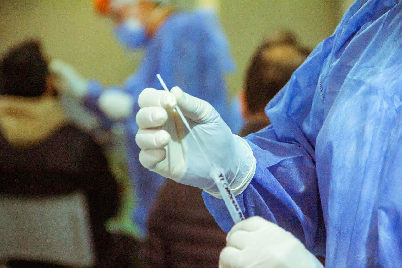 el ministerio de salud confirmo el cambio de lugar para realizar hisopados voluntarios a personas sin sintomas