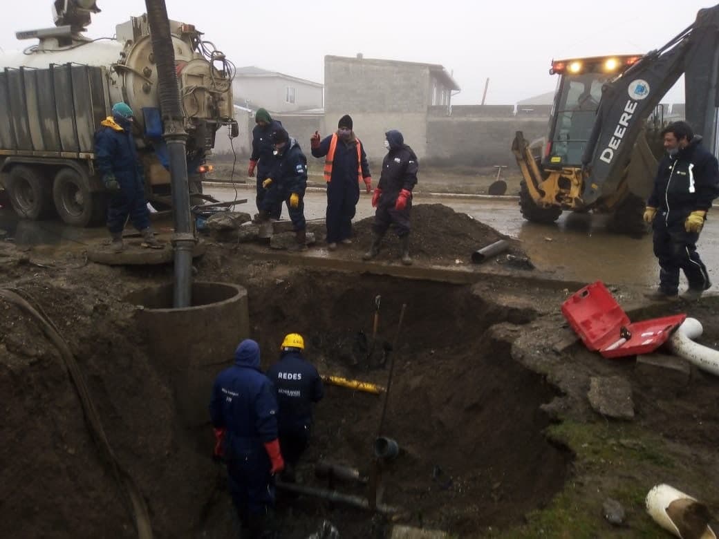 el municipio realizo trabajos de reparacion de cloacas en margen sur