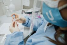 hisopados a personas con sintomas compatibles con covid 19