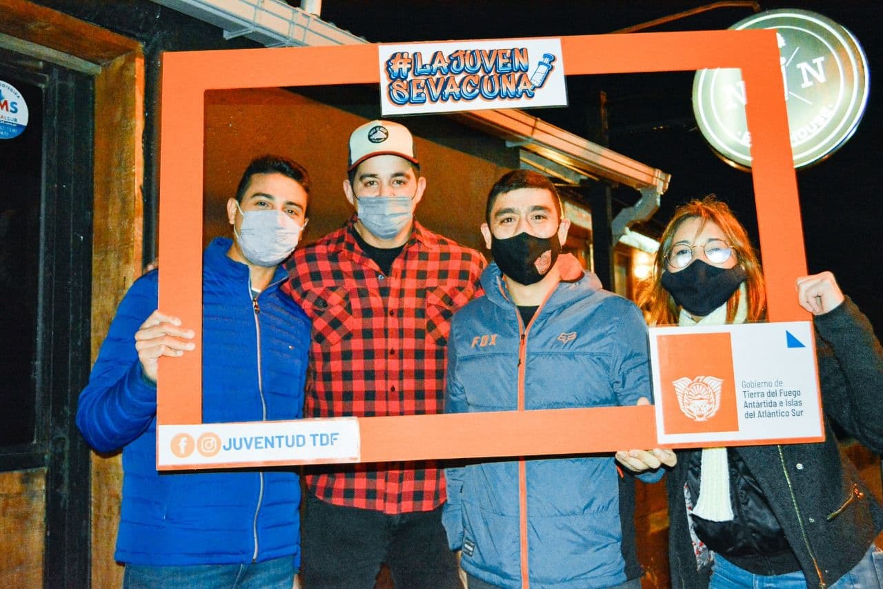 la subsecretaria de juventud recorre distintos espacios para concientizar sobre la vacuna contra el covid 19