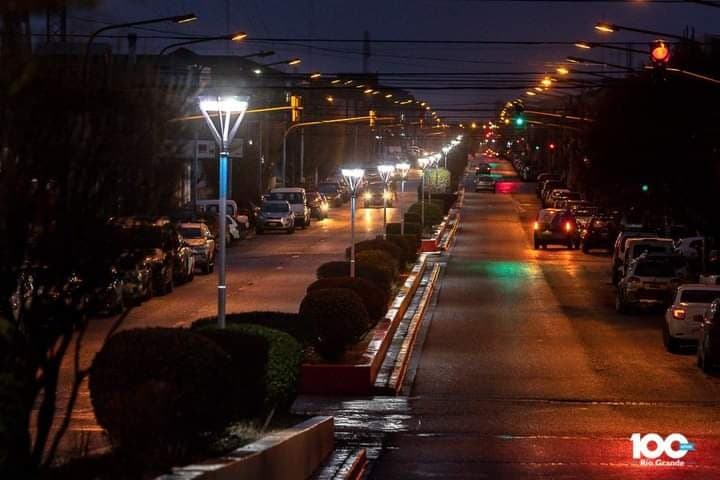 se renovo la luminaria de toda la perito moreno