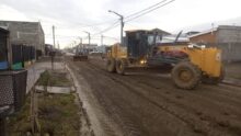 continuan los trabajos en calles de ripio y plazas barriales