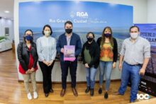 el intendente recibio a la primera graduada de la carrera de trabajo social de la unpa