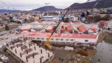 trabajos para reponer la cubierta de techo en el hospital regional ushuaia