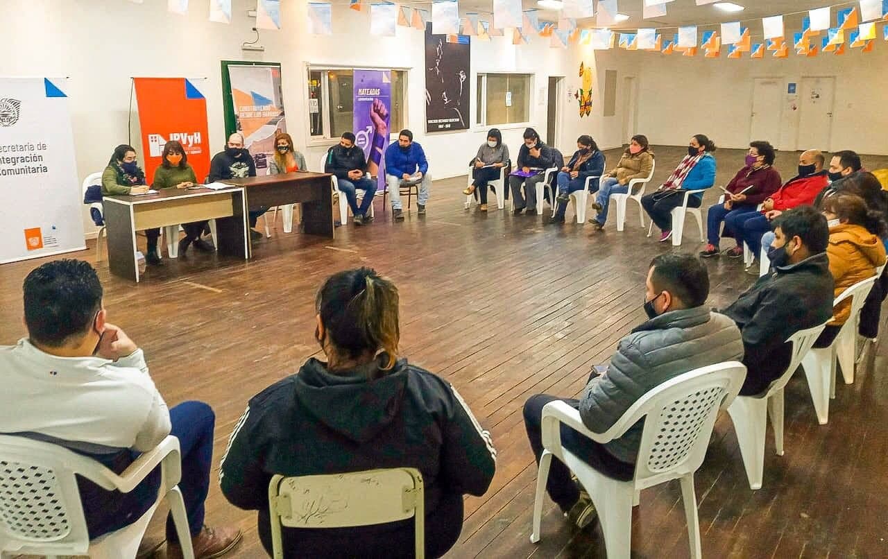 el ipvyh amplio el periodo para regularizar documentacion dominial en los barrios de la margen sur