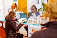 el ministerio de desarrollo humano provincial y el inta entregaron semillas a personas mayores