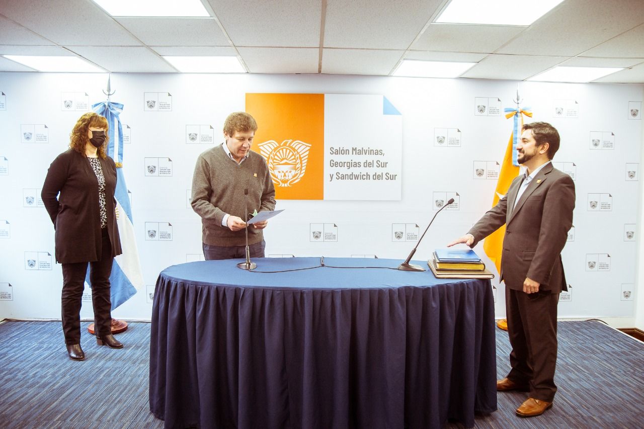 El Ministrio Federico Zapata jura en el cambio de Gabinete