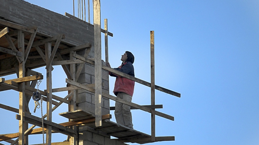Los trabajadores de la construcción a la deriva: Sin trabajo y rebuscándosela