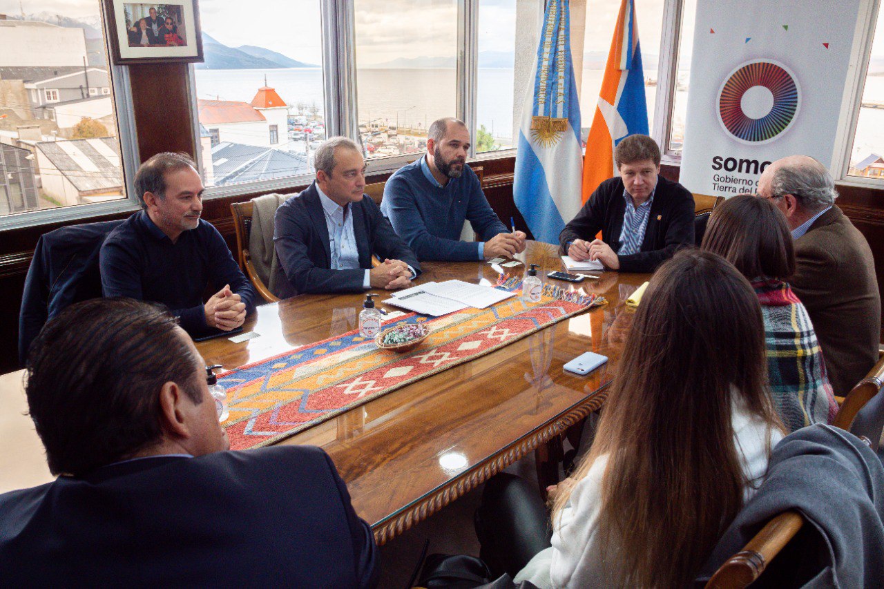 el gobernador melella y directivos de la empresa mmex anunciaron inversiones por 500 millones de dolares en energia verde