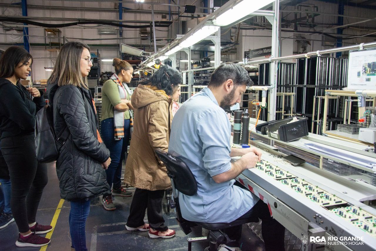 la industria a puertas abiertas con gran exito se realizaron las visitas guiadas en el marco de los 50 anos de la 19 640