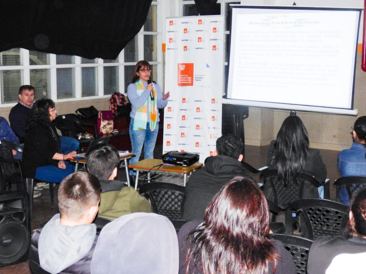 la secretaria de economia popular brindo una capacitacion sobre economia social y popular a estudiantes del cens n 3