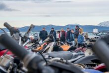 el municipio de ushuaia sigue retirando chatarra de la via publica