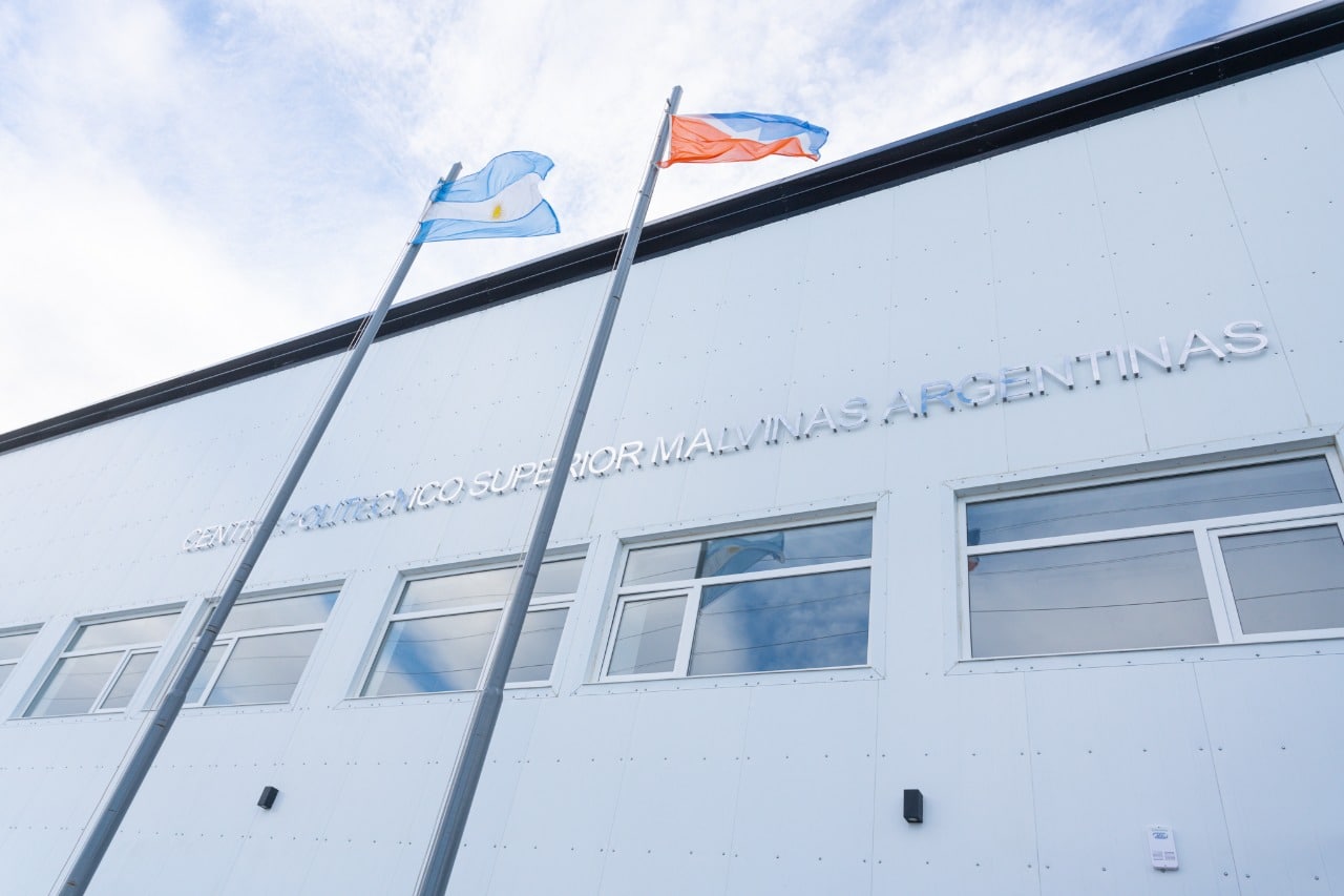Primeros egresados del Politécnico Malvinas Argentinas