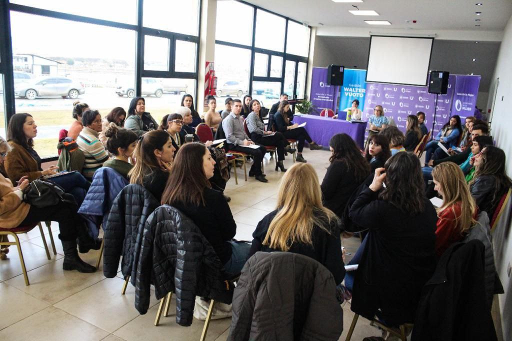 la secretaria de la mujer valoro el acompanamiento para abordar la problematica de la violencia de genero en foros participativos