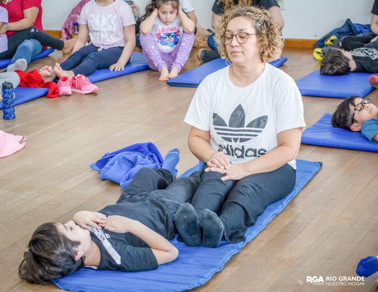 “Yoga para niños”, para chicos y chicas de 2 a 3 años