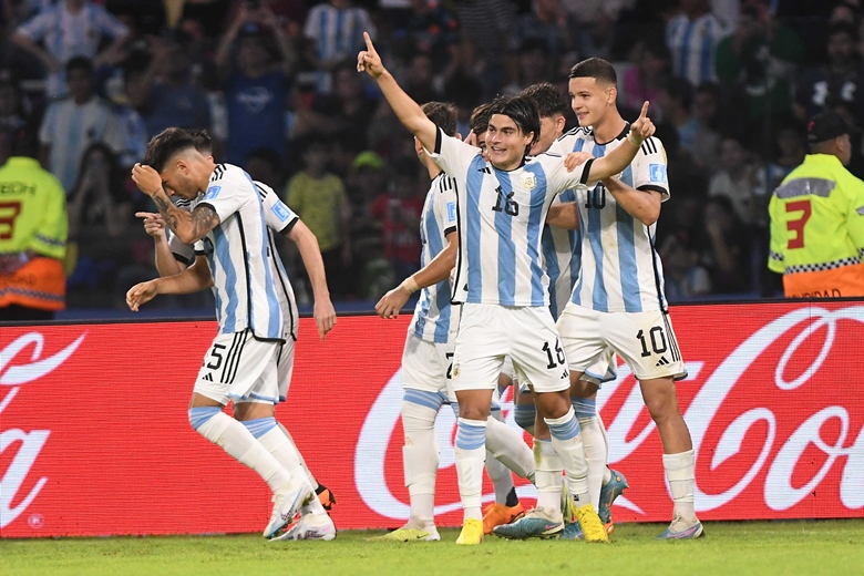 Argentina goleó a Guatemala y clasificó a octavos de final