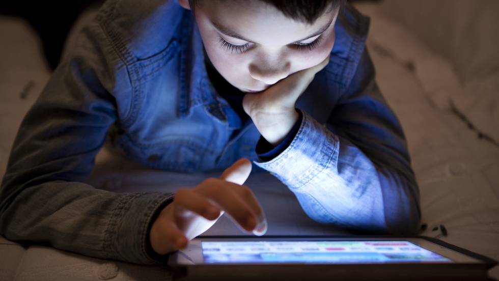 Aconsejan que menores de 11 años no usen las pantallas más de media hora