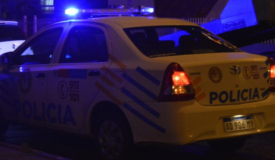 Menores apedrearon una casa y golpearon a policías