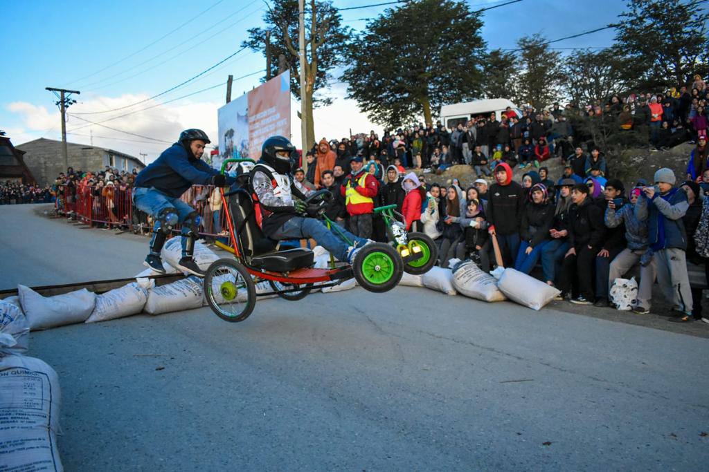 La tercera edición de la carrera de «Autos Locos» comienza a las 20hs