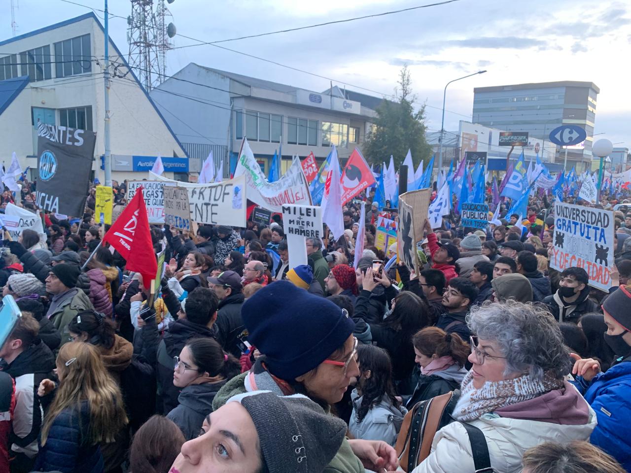 Tierra del Fuego marchó en defensa de las universidades públicas